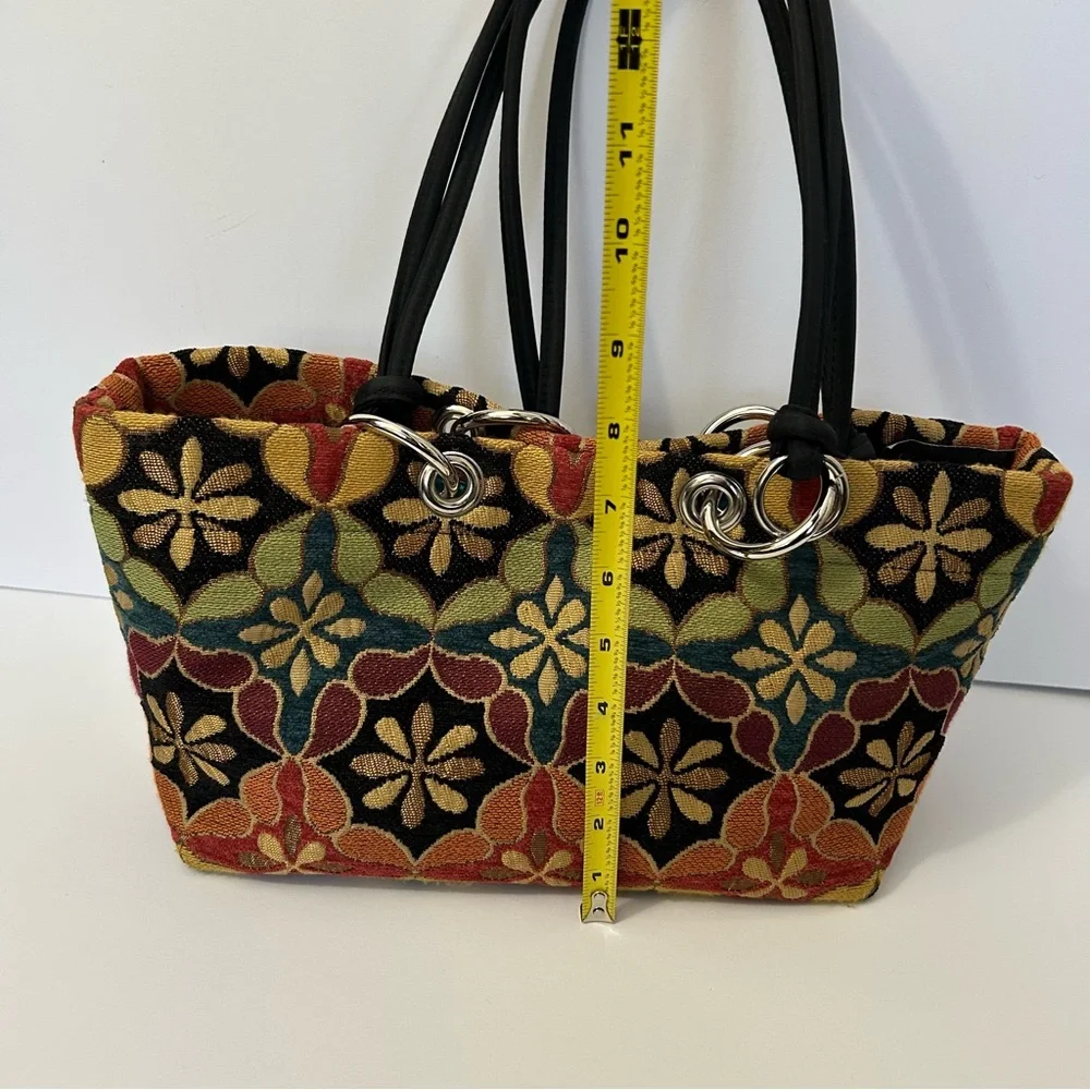 Penelope Pike Place Market - Floral Patterned Tapestry Shoulder Bag - Multicolor